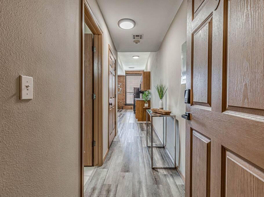 Deluxe Studio In Historic Downtown Building! Bartlesville Buitenkant foto