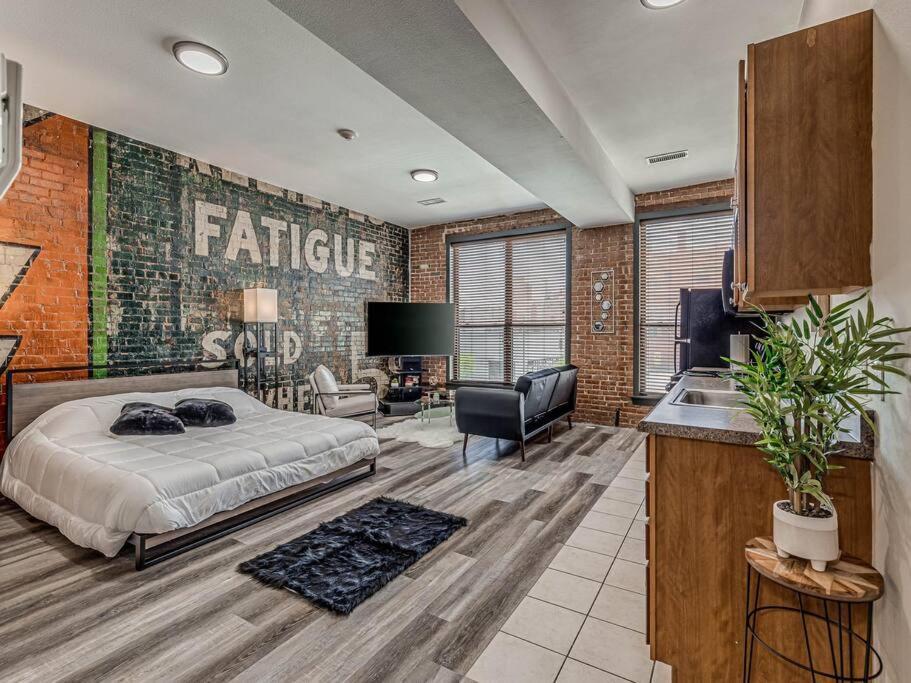 Deluxe Studio In Historic Downtown Building! Bartlesville Buitenkant foto