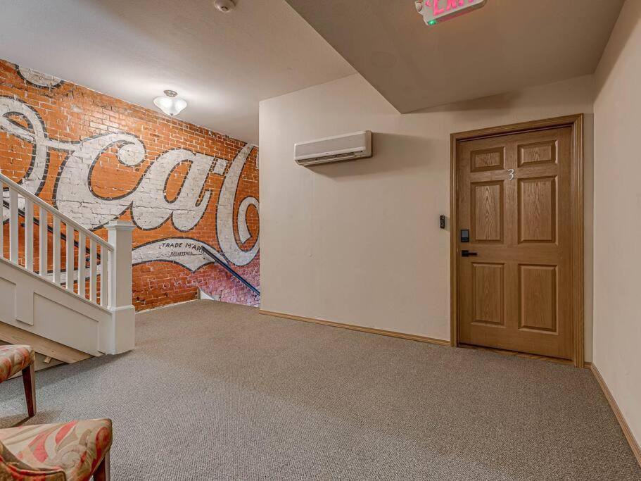 Deluxe Studio In Historic Downtown Building! Bartlesville Buitenkant foto