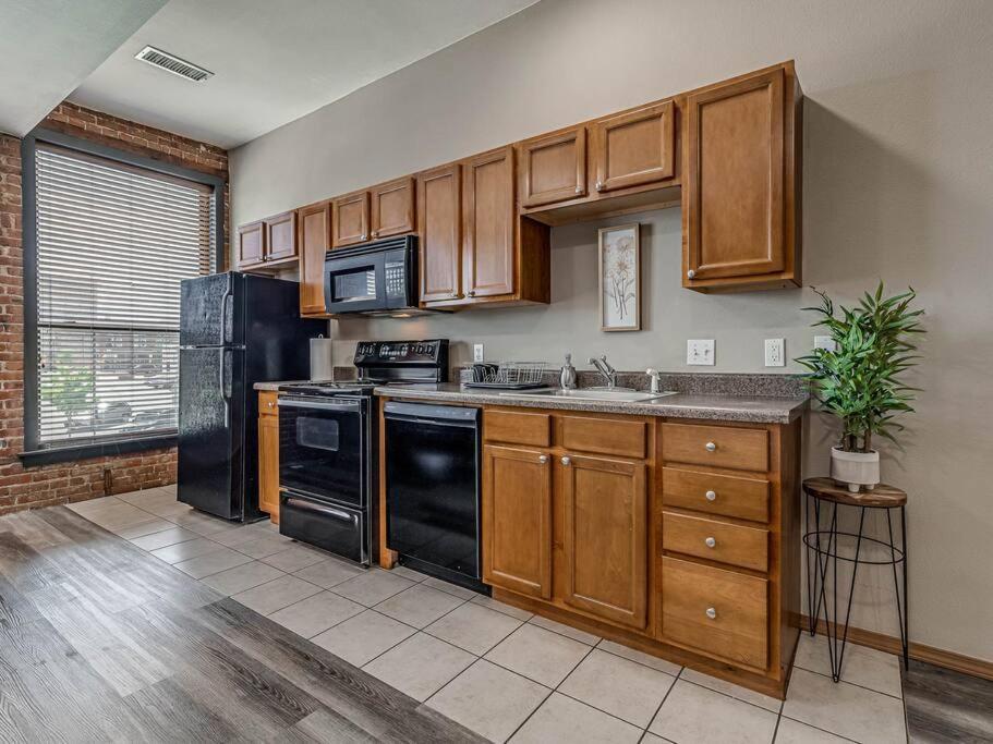 Deluxe Studio In Historic Downtown Building! Bartlesville Buitenkant foto