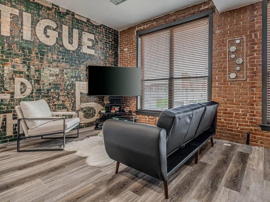 Deluxe Studio In Historic Downtown Building! Bartlesville Buitenkant foto