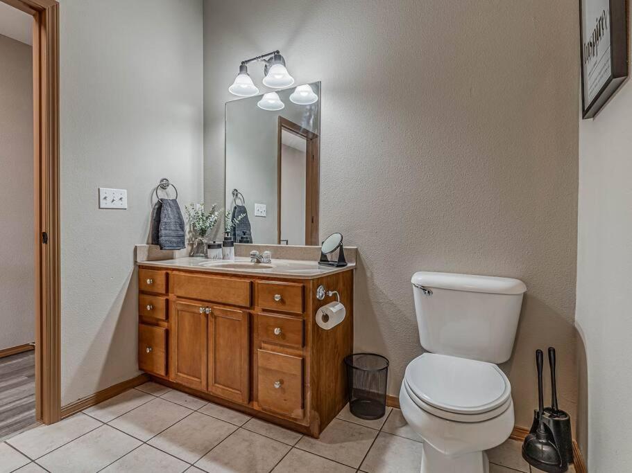 Deluxe Studio In Historic Downtown Building! Bartlesville Buitenkant foto